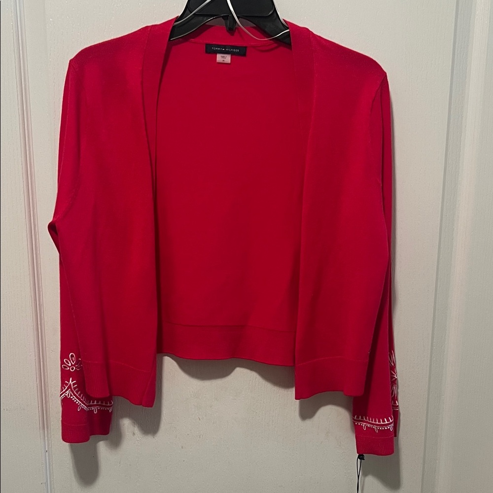 NWOT Tommy Hilfiger Red Women's Cardigan. Beautiful and buttery sleeves. SIZE: M